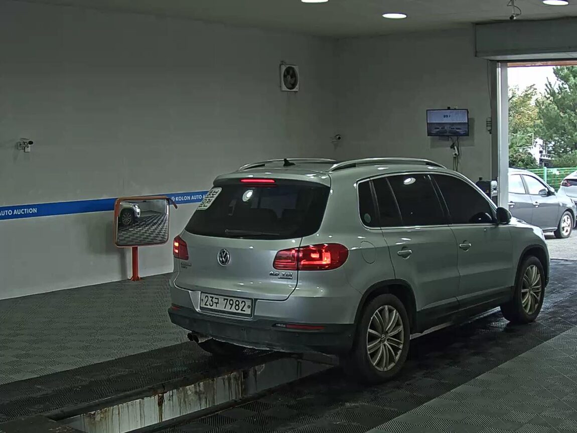 VOLKSWAGEN TIGUAN 2.0 TDI BLUEMOTION PREMIUM 2013 - zdjęcie 5