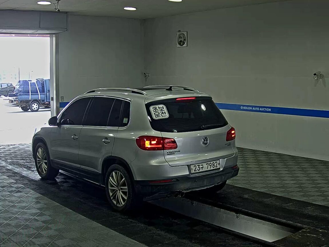 VOLKSWAGEN TIGUAN 2.0 TDI BLUEMOTION PREMIUM 2013 - zdjęcie 6