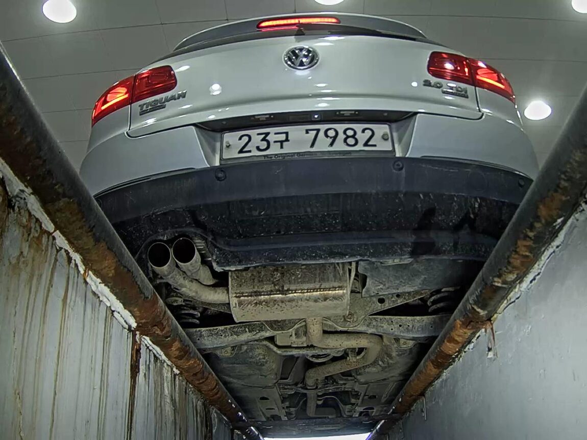 VOLKSWAGEN TIGUAN 2.0 TDI BLUEMOTION PREMIUM 2013 - zdjęcie 8