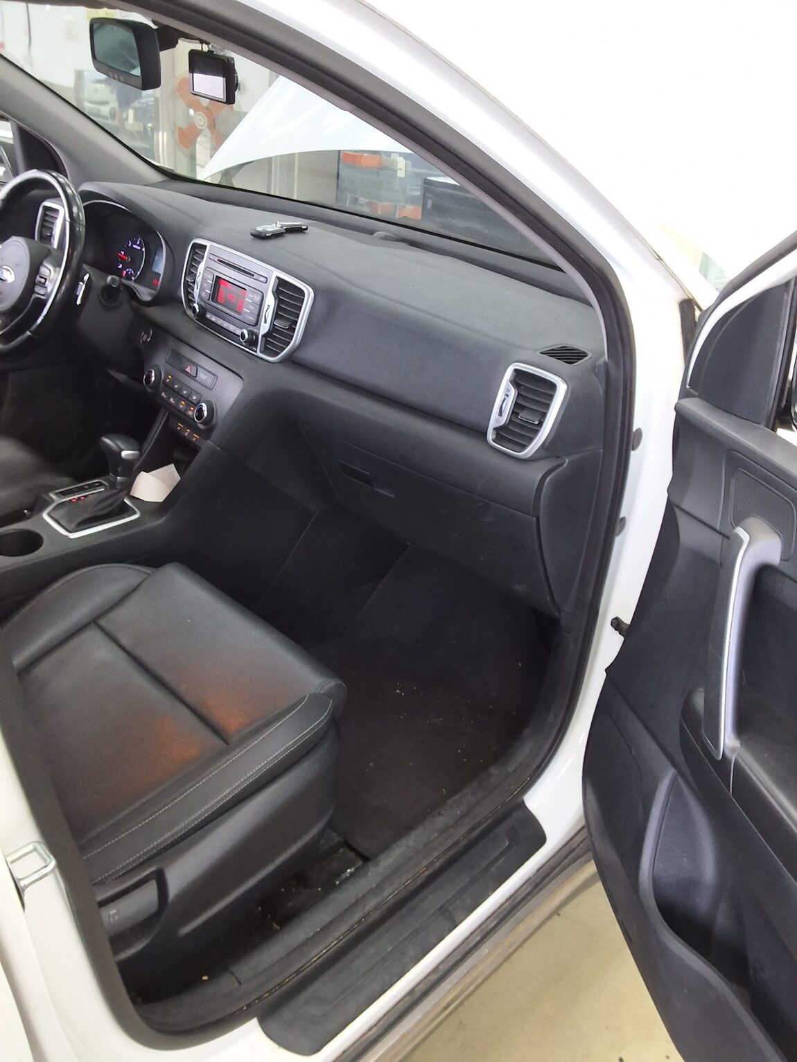 KIA NEW SPORTAGE 1.7 2WD NOBLESSE 2016 - zdjęcie 14