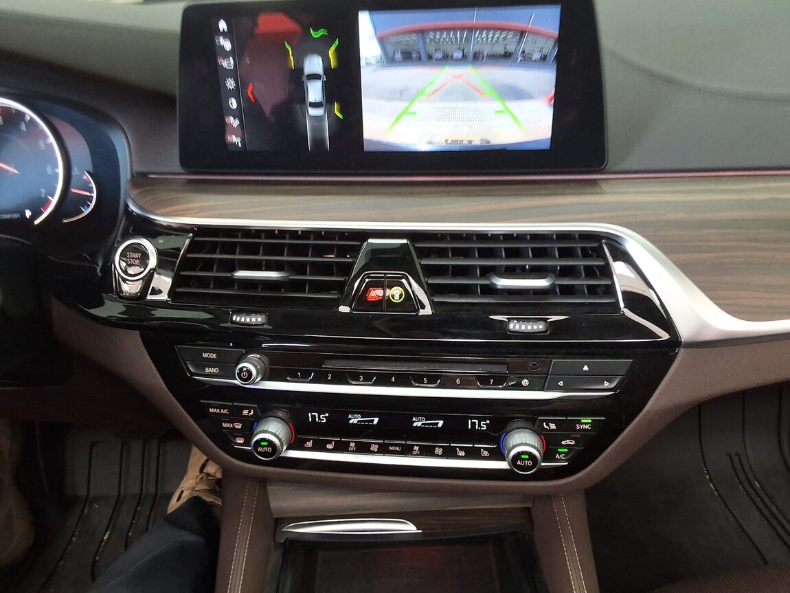 BMW 5 SERIES (7TH GEN) 530i xDRIVE LUXURY LINE PLUS 2018 - zdjęcie 24