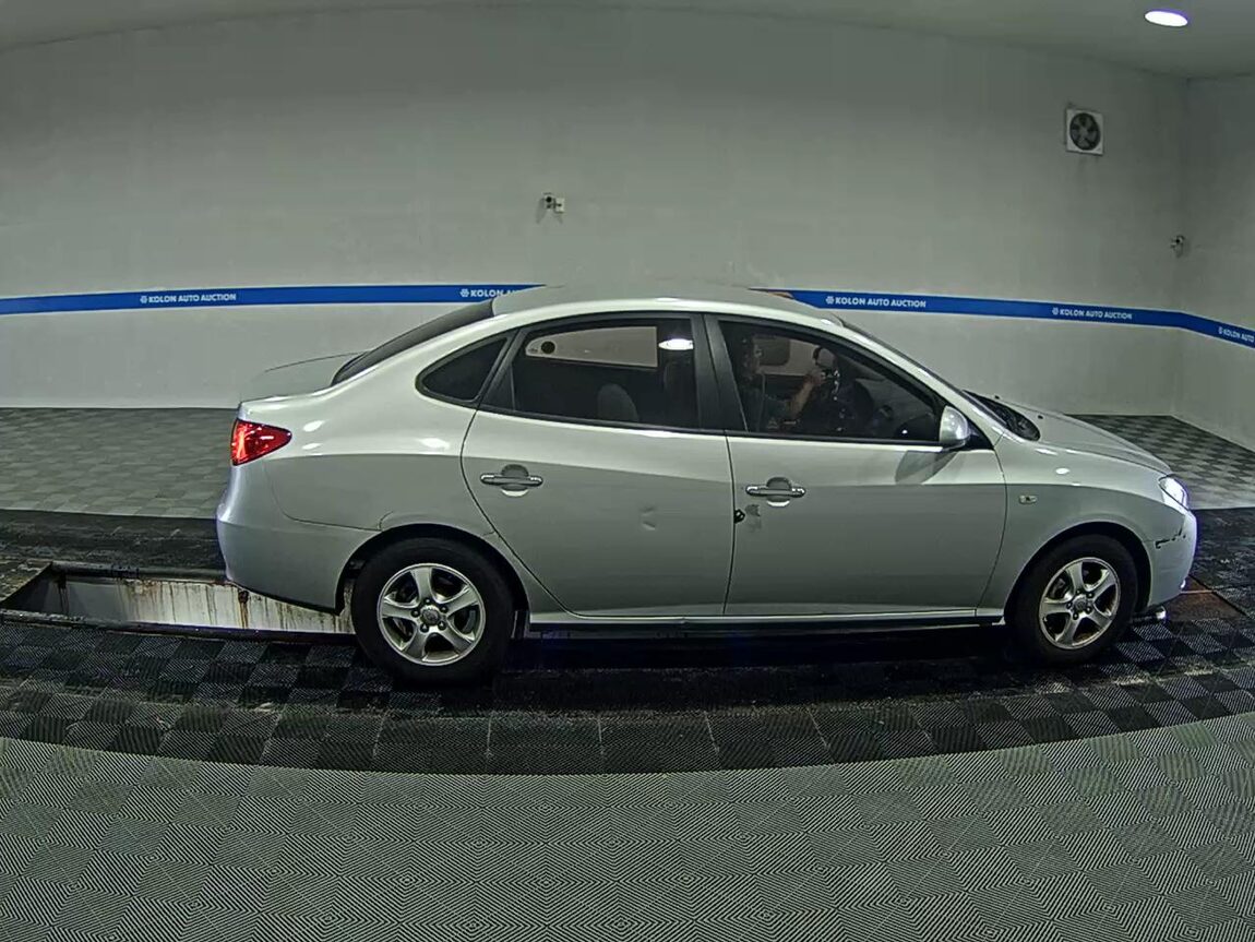 HYUNDAI AVANTE HD 1.6 VVT S16 LUXURY 2009 - zdjęcie 4