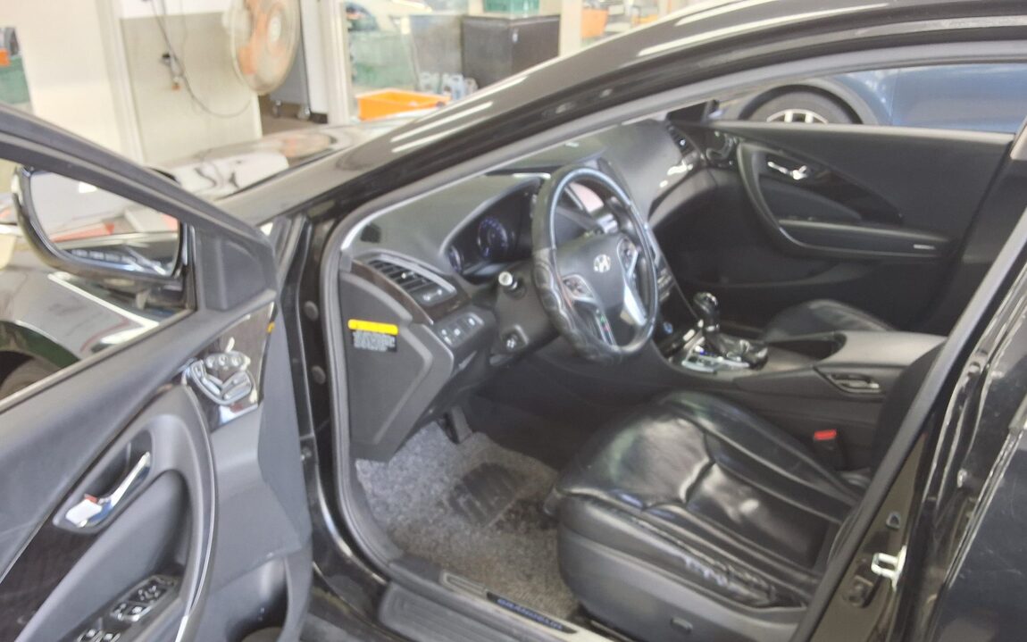 HYUNDAI GRANDEUR HG DIESEL HG 220 PREMIUM 2015 - zdjęcie 10