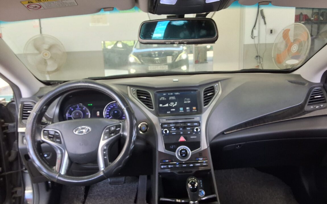 HYUNDAI GRANDEUR HG DIESEL HG 220 PREMIUM 2015 - zdjęcie 11