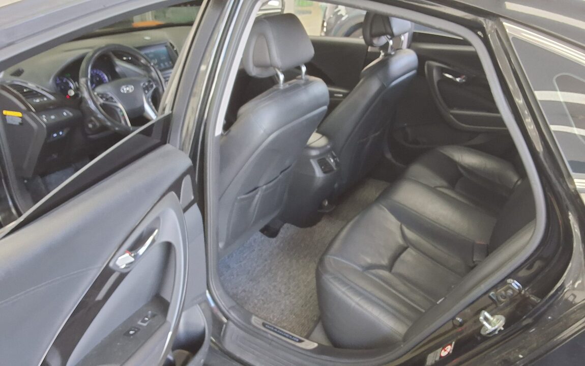 HYUNDAI GRANDEUR HG DIESEL HG 220 PREMIUM 2015 - zdjęcie 12