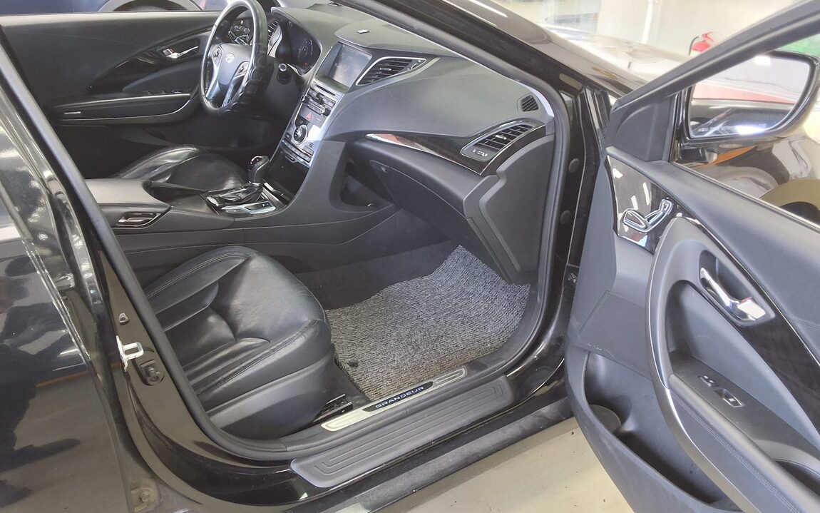 HYUNDAI GRANDEUR HG DIESEL HG 220 PREMIUM 2015 - zdjęcie 14