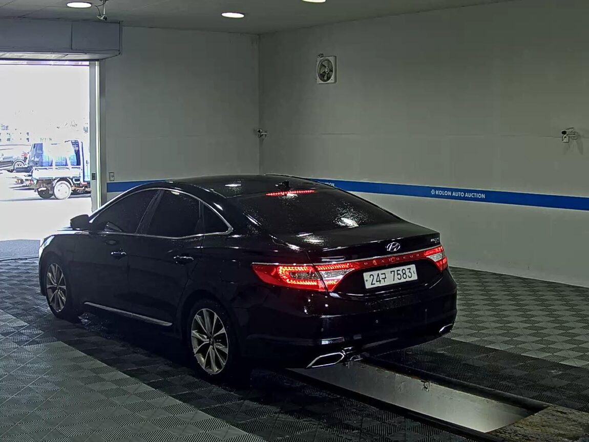 HYUNDAI GRANDEUR HG DIESEL HG 220 PREMIUM 2015 - zdjęcie 6
