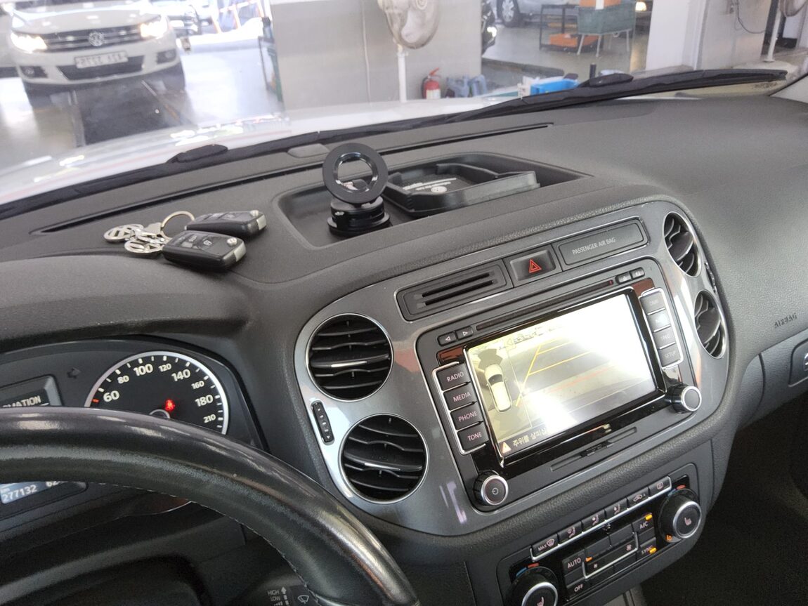 VOLKSWAGEN TIGUAN 2.0 TDI BLUEMOTION PREMIUM 2015 - zdjęcie 17