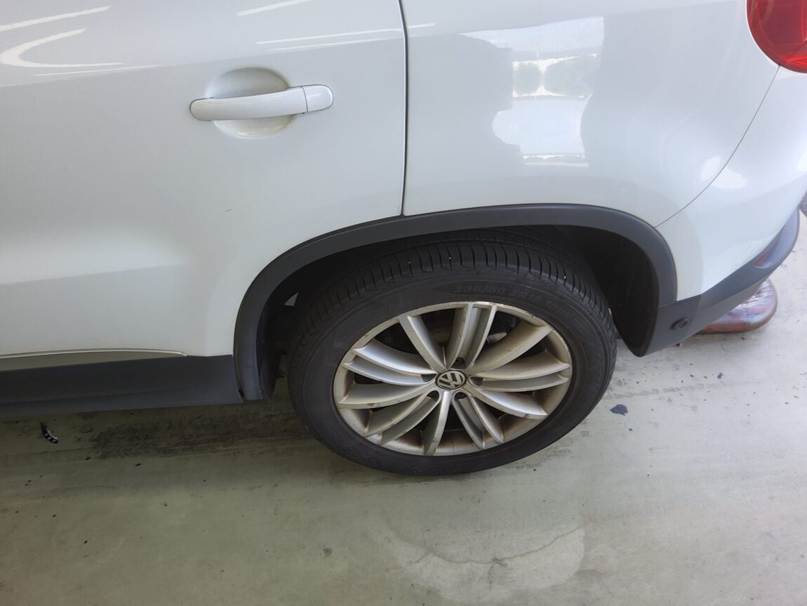 VOLKSWAGEN TIGUAN 2.0 TDI BLUEMOTION PREMIUM 2015 - zdjęcie 26