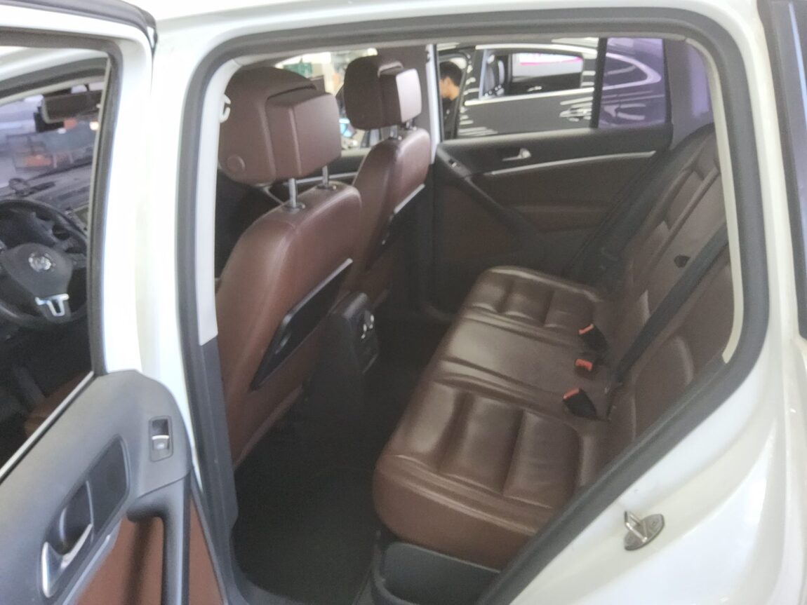 VOLKSWAGEN TIGUAN 2.0 TDI BLUEMOTION PREMIUM 2015 - zdjęcie 12