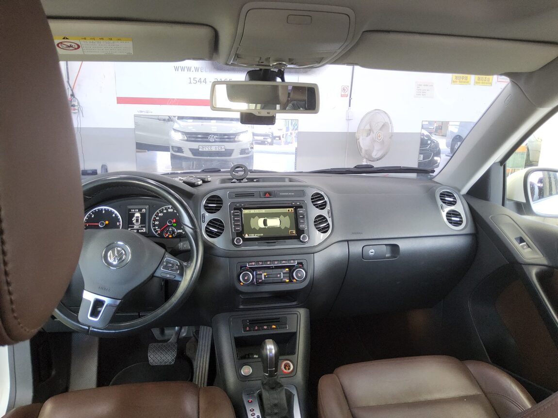 VOLKSWAGEN TIGUAN 2.0 TDI BLUEMOTION PREMIUM 2015 - zdjęcie 11