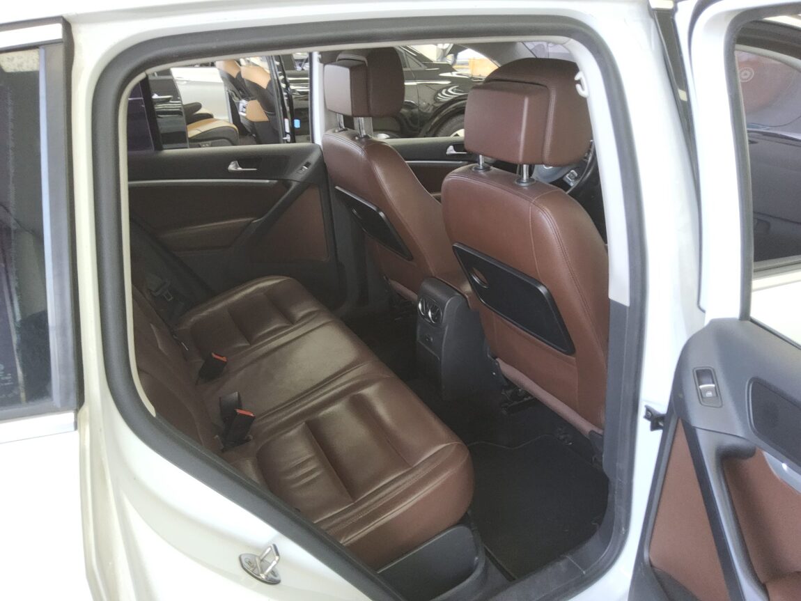 VOLKSWAGEN TIGUAN 2.0 TDI BLUEMOTION PREMIUM 2015 - zdjęcie 13