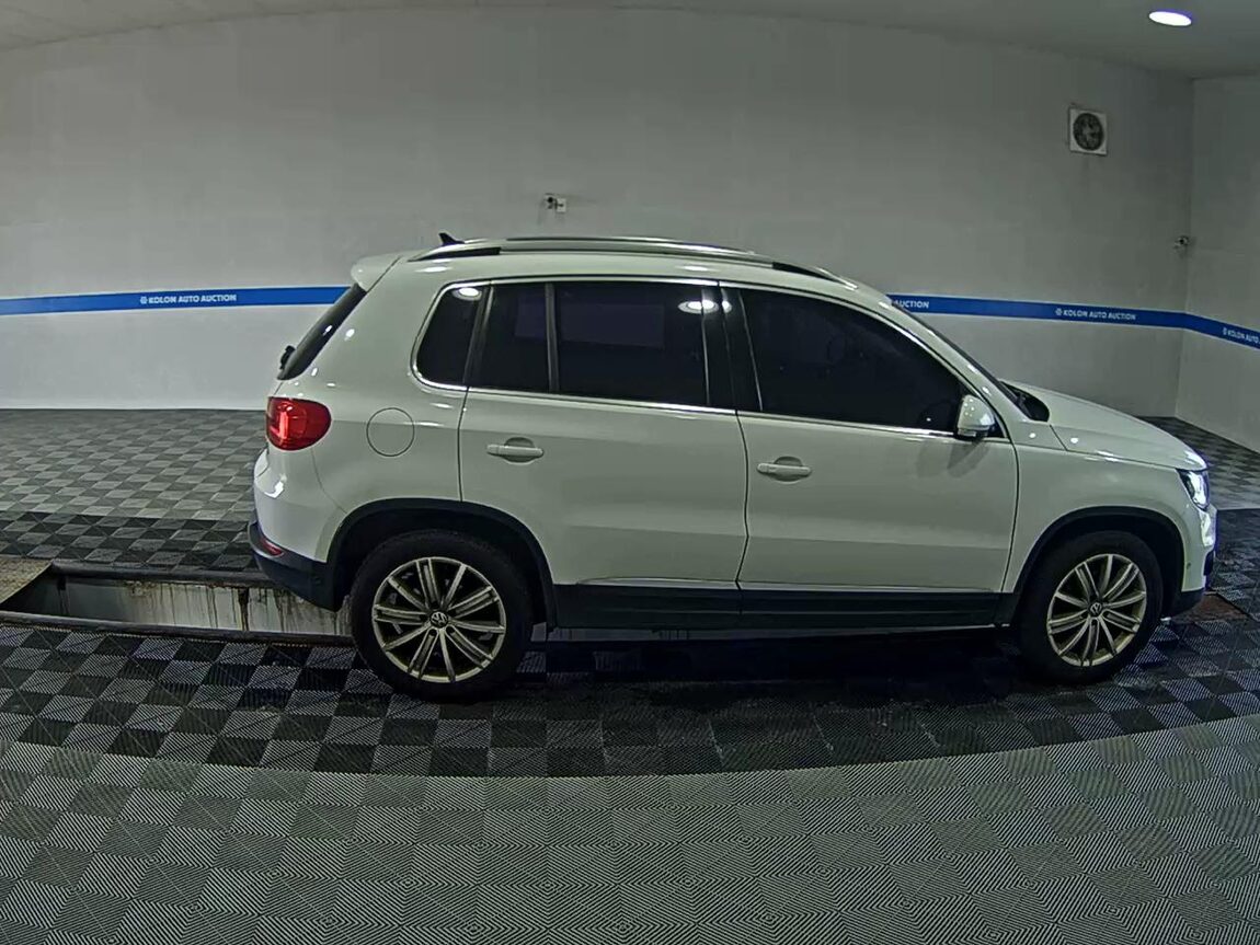 VOLKSWAGEN TIGUAN 2.0 TDI BLUEMOTION PREMIUM 2015 - zdjęcie 4