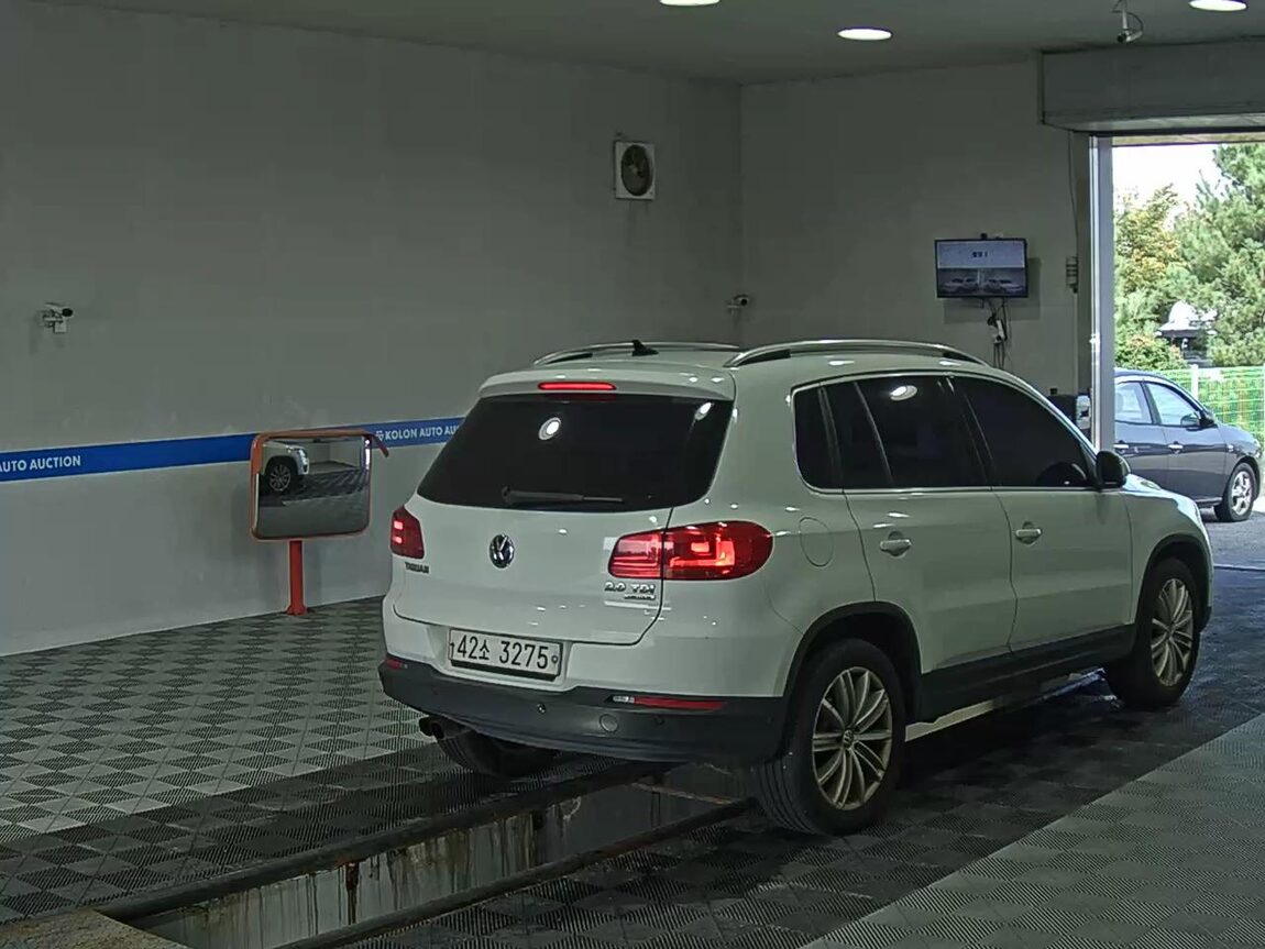 VOLKSWAGEN TIGUAN 2.0 TDI BLUEMOTION PREMIUM 2015 - zdjęcie 5