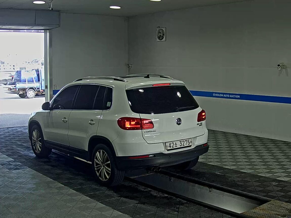VOLKSWAGEN TIGUAN 2.0 TDI BLUEMOTION PREMIUM 2015 - zdjęcie 6