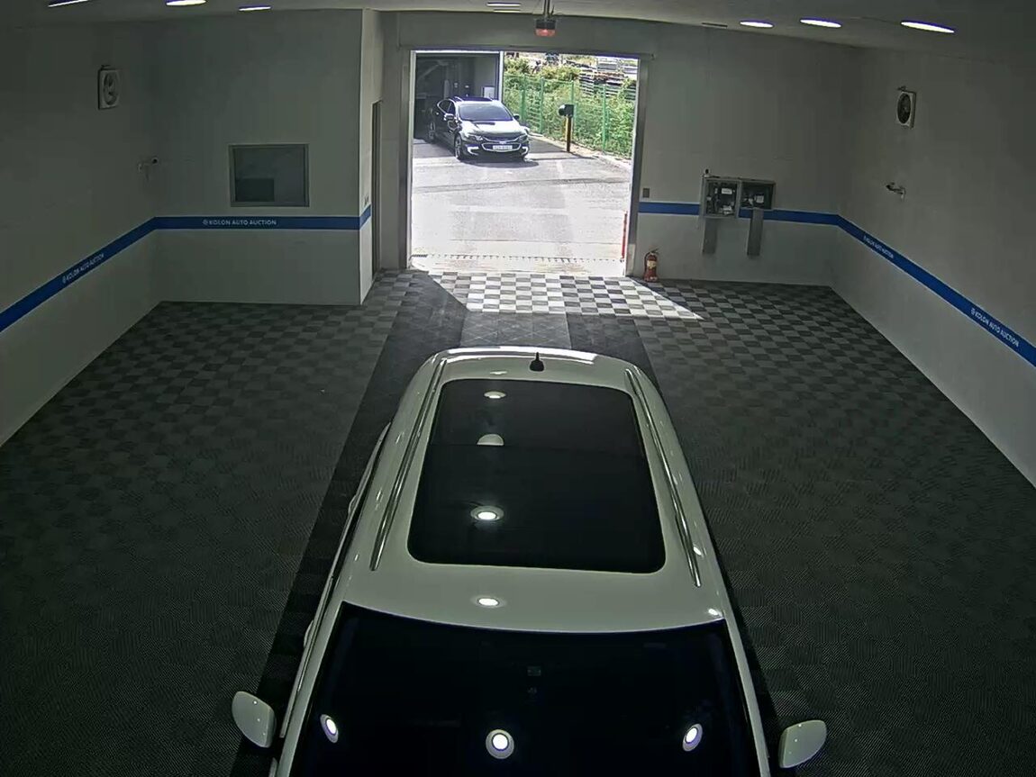 VOLKSWAGEN TIGUAN 2.0 TDI BLUEMOTION PREMIUM 2015 - zdjęcie 7