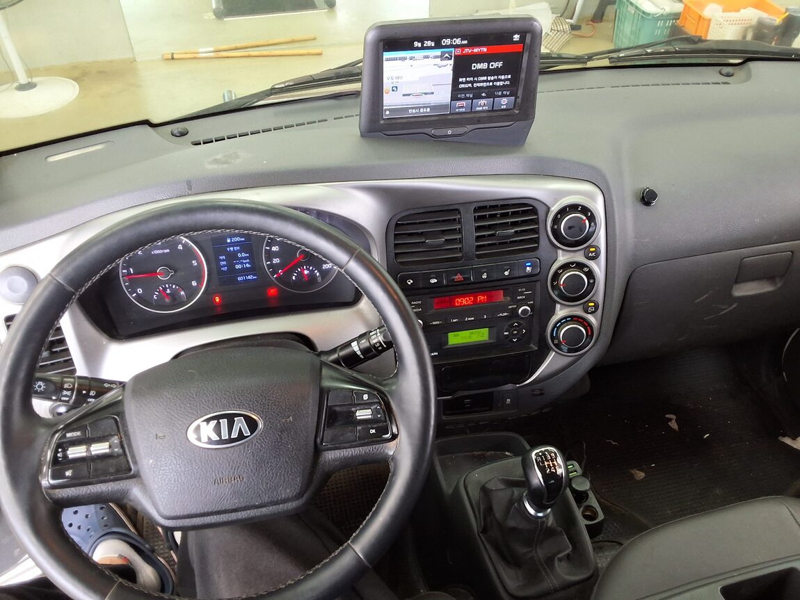 KIA THE NEW BONGO III CARGO 1.2 TON KING CAB EXTRA LONG WHEELBASE GL 2021 - zdjęcie 14