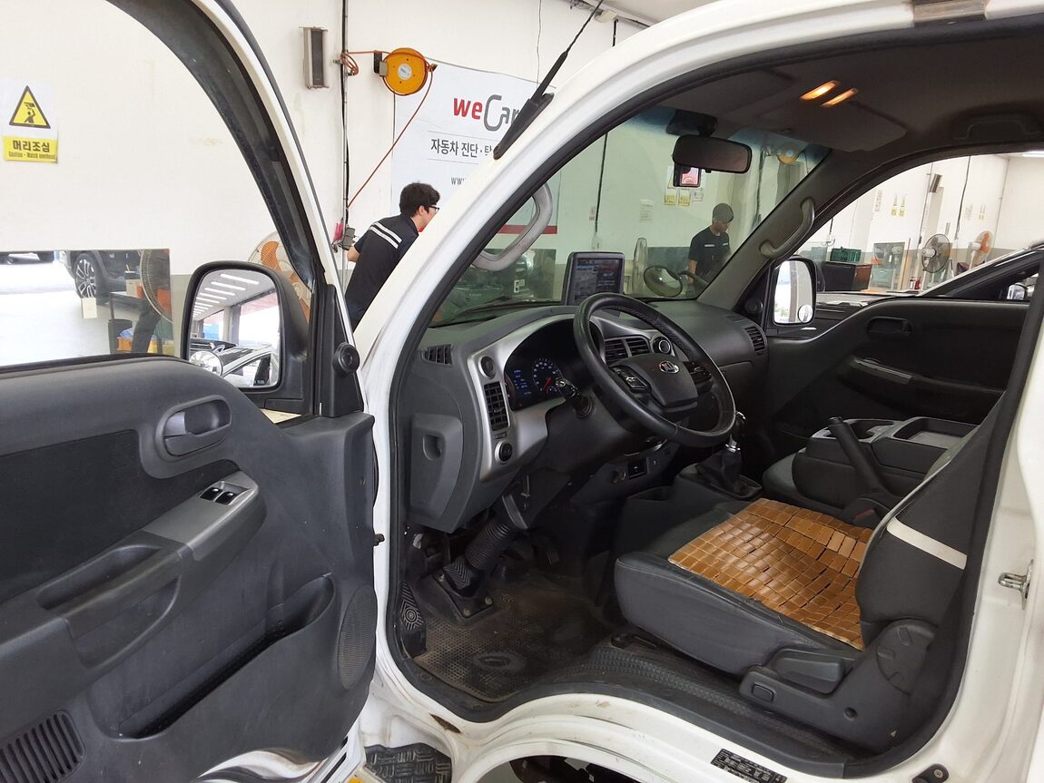KIA THE NEW BONGO III CARGO 1.2 TON KING CAB EXTRA LONG WHEELBASE GL 2021 - zdjęcie 10