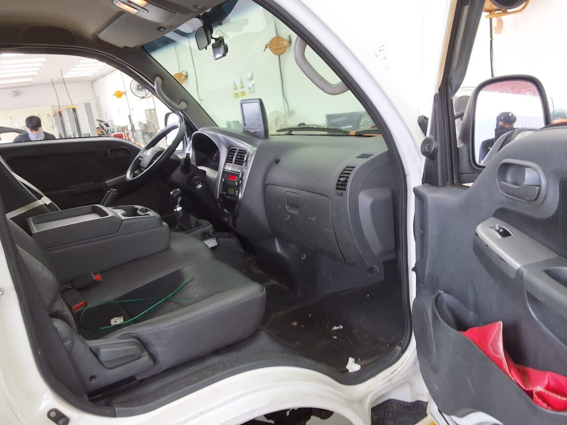 KIA THE NEW BONGO III CARGO 1.2 TON KING CAB EXTRA LONG WHEELBASE GL 2021 - zdjęcie 11