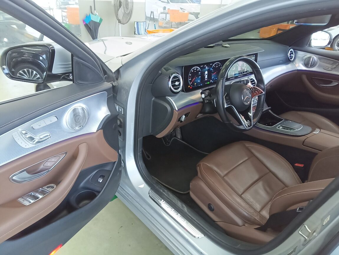 MERCEDES-BENZ E-CLASS (5TH GEN) E350 4MATIC AVANTGARDE 2021 - zdjęcie 10