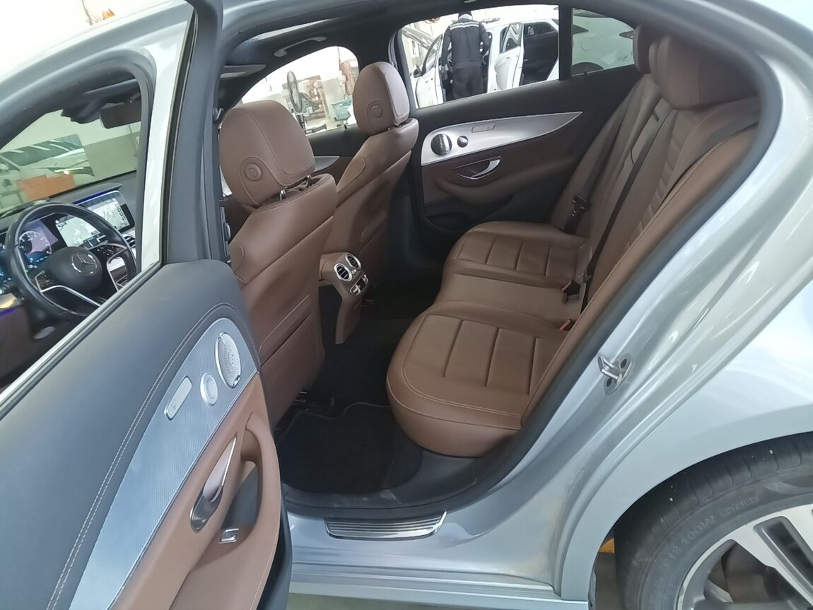 MERCEDES-BENZ E-CLASS (5TH GEN) E350 4MATIC AVANTGARDE 2021 - zdjęcie 12