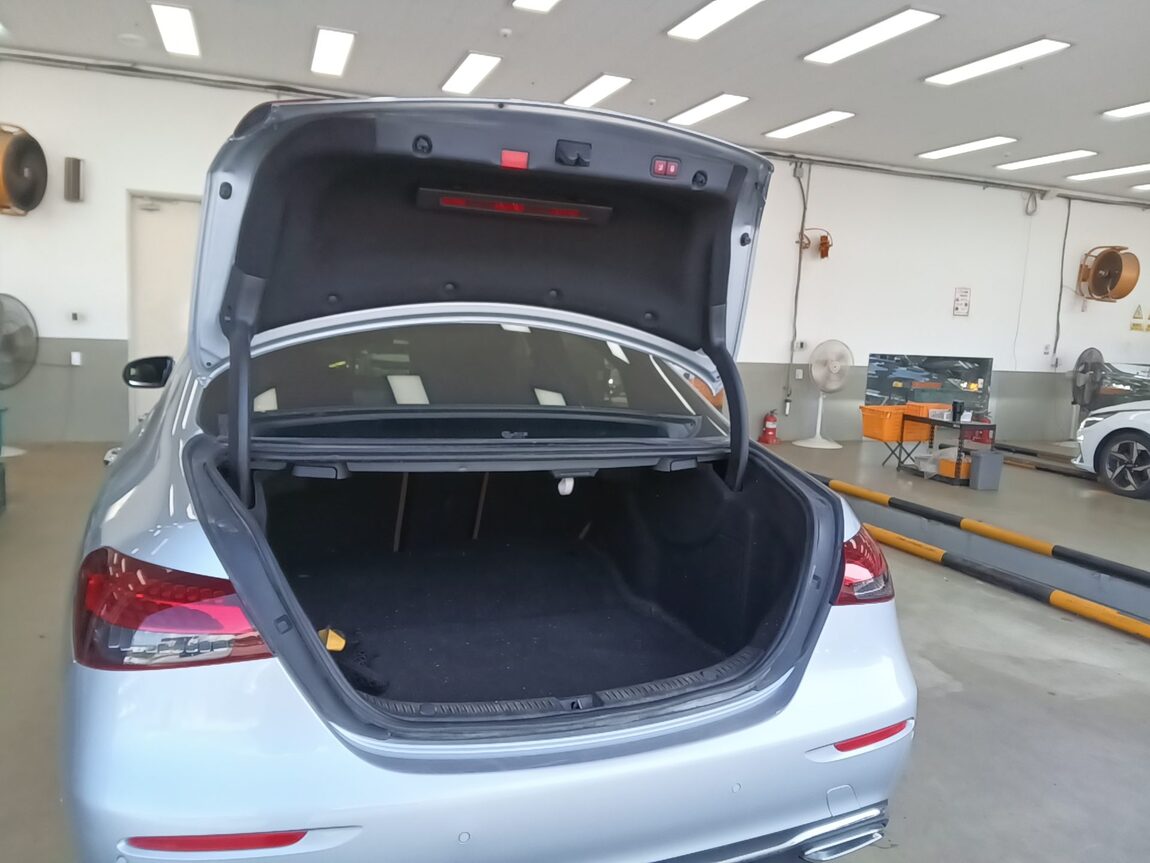MERCEDES-BENZ E-CLASS (5TH GEN) E350 4MATIC AVANTGARDE 2021 - zdjęcie 15