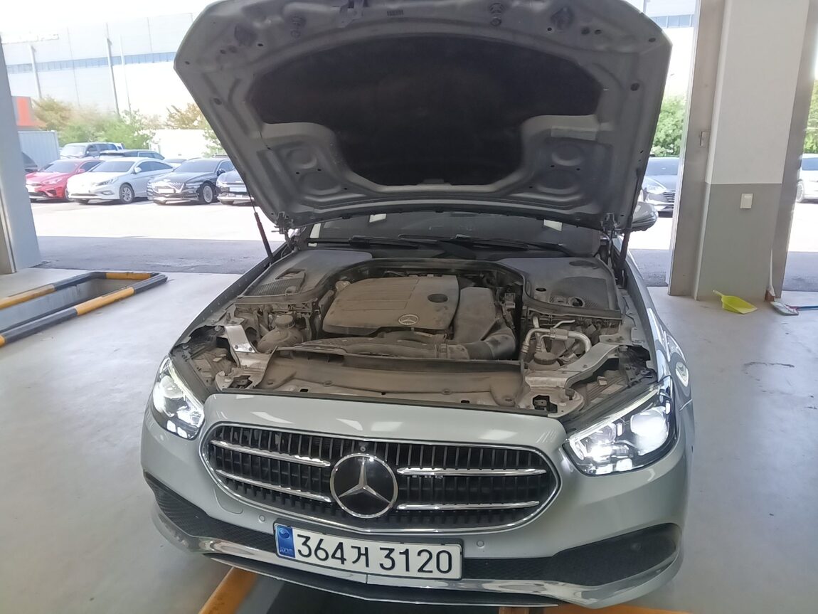 MERCEDES-BENZ E-CLASS (5TH GEN) E350 4MATIC AVANTGARDE 2021 - zdjęcie 22