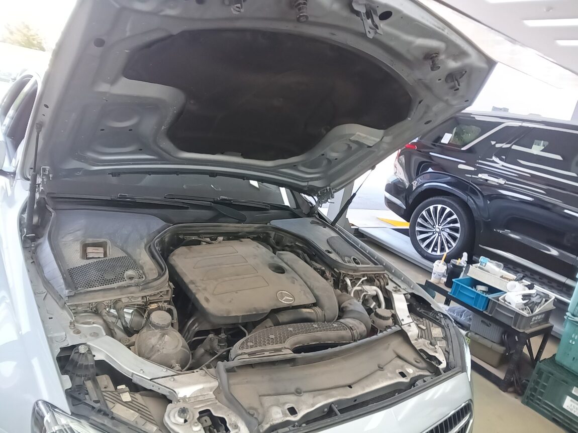 MERCEDES-BENZ E-CLASS (5TH GEN) E350 4MATIC AVANTGARDE 2021 - zdjęcie 23
