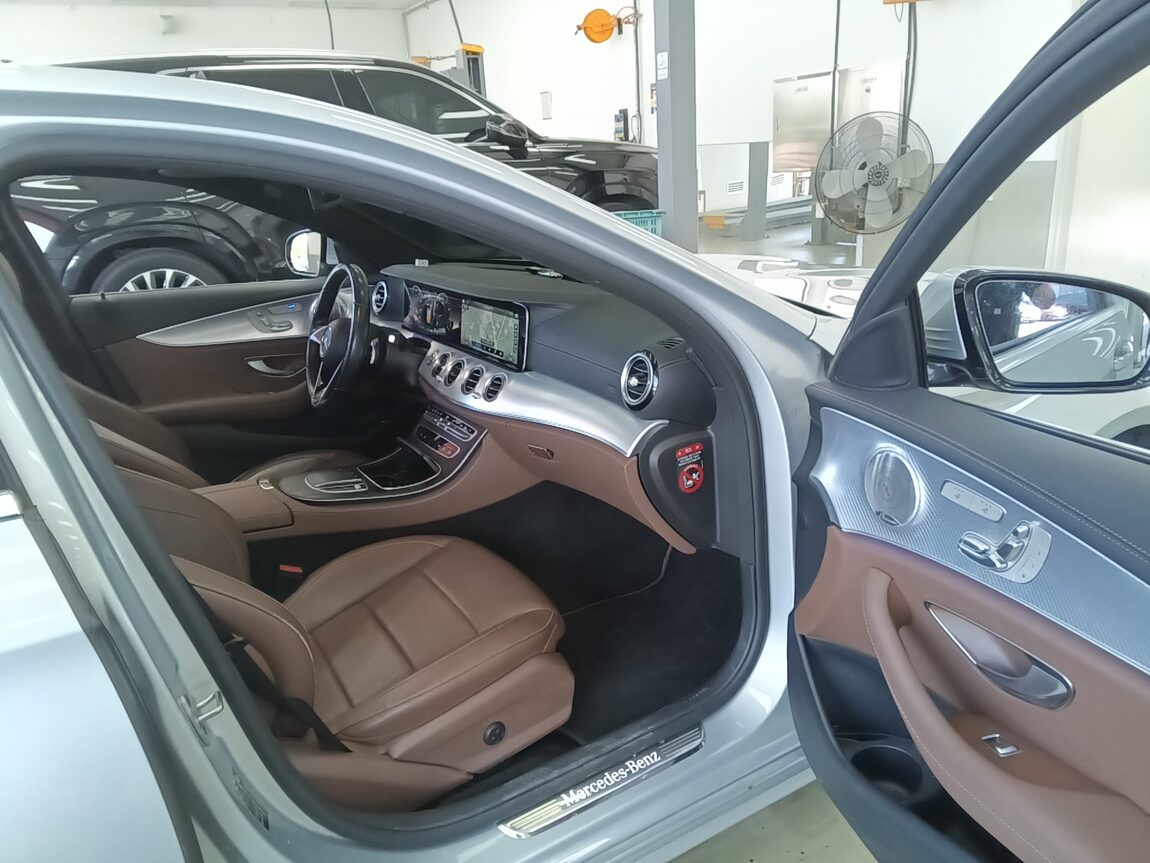 MERCEDES-BENZ E-CLASS (5TH GEN) E350 4MATIC AVANTGARDE 2021 - zdjęcie 14