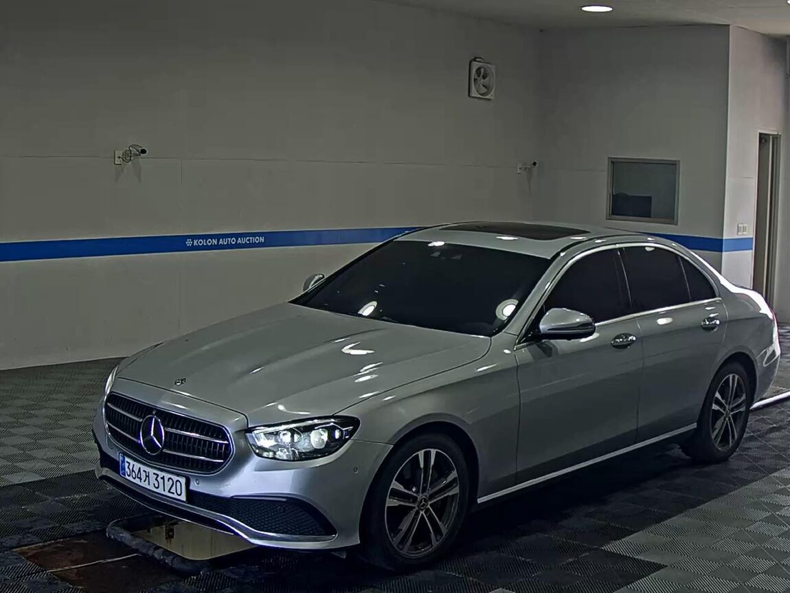 MERCEDES-BENZ E-CLASS (5TH GEN) E350 4MATIC AVANTGARDE 2021 - zdjęcie 2