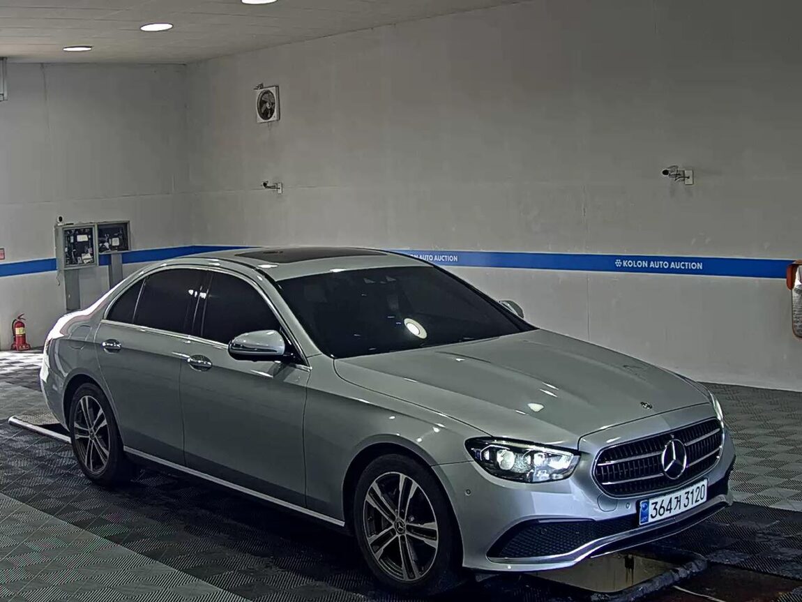 MERCEDES-BENZ E-CLASS (5TH GEN) E350 4MATIC AVANTGARDE 2021 - zdjęcie 3
