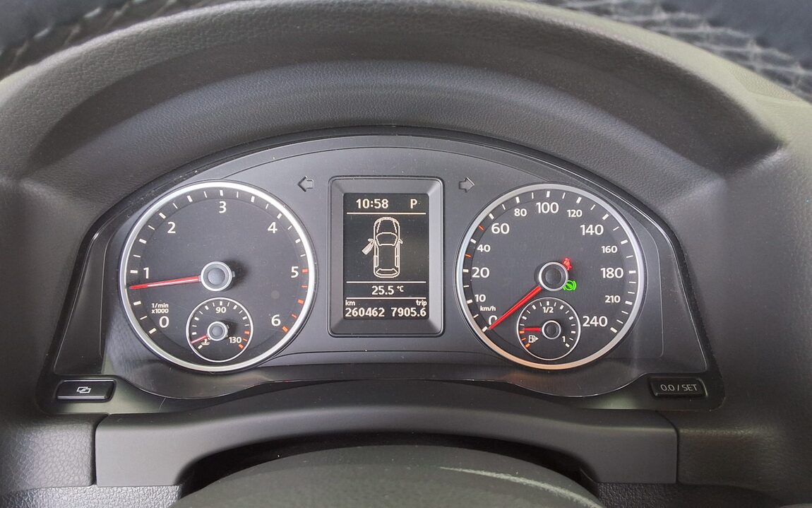 VOLKSWAGEN TIGUAN 2.0 TDI 4MOTION 2011 - zdjęcie 9