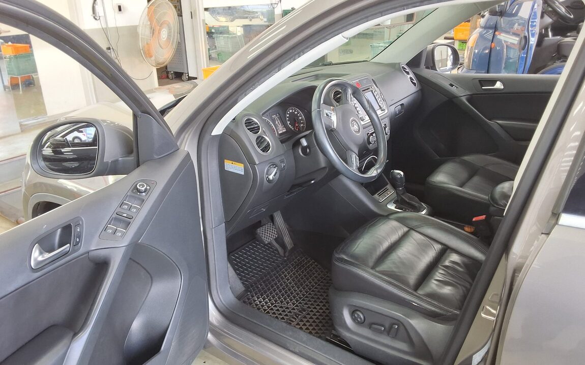 VOLKSWAGEN TIGUAN 2.0 TDI 4MOTION 2011 - zdjęcie 10