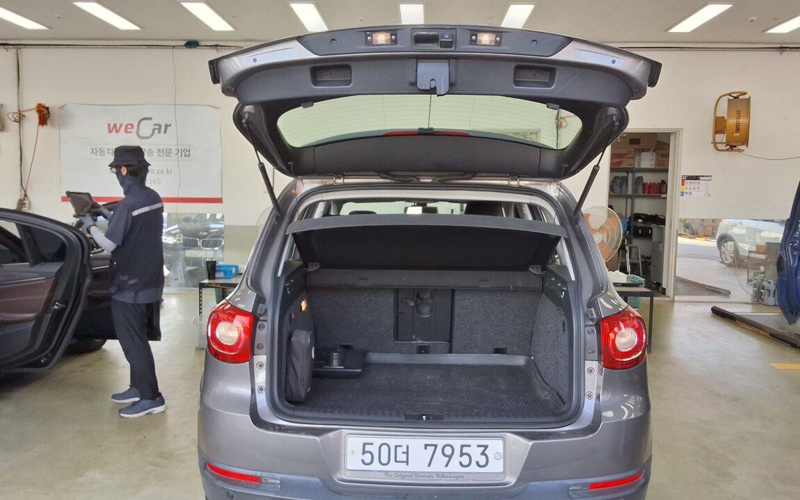 VOLKSWAGEN TIGUAN 2.0 TDI 4MOTION 2011 - zdjęcie 15