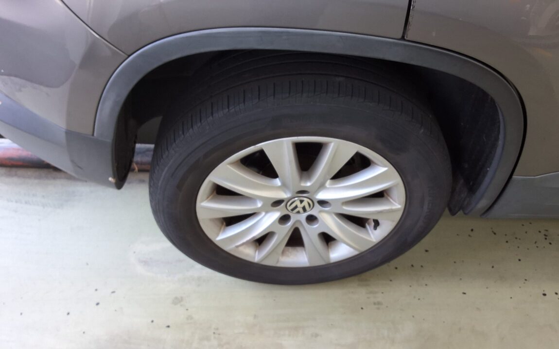 VOLKSWAGEN TIGUAN 2.0 TDI 4MOTION 2011 - zdjęcie 27