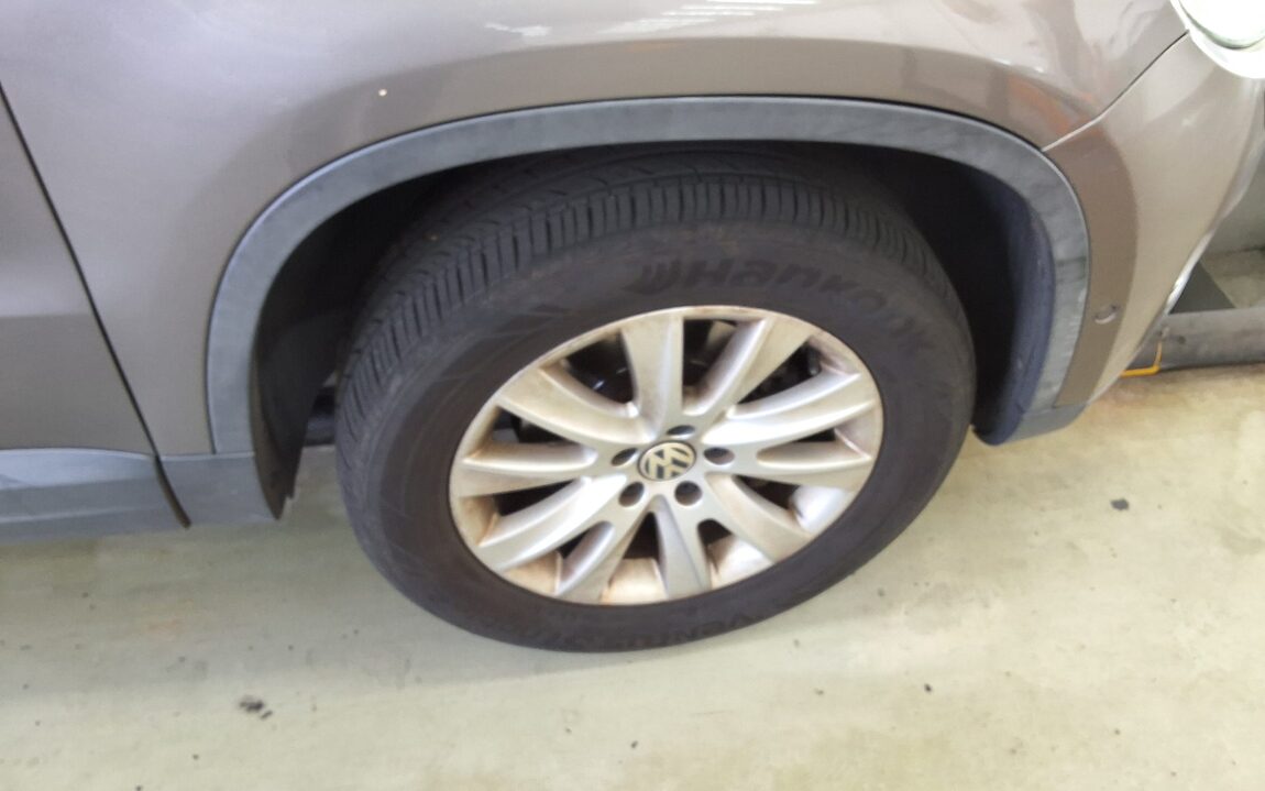 VOLKSWAGEN TIGUAN 2.0 TDI 4MOTION 2011 - zdjęcie 26
