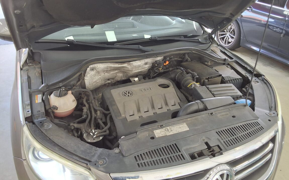VOLKSWAGEN TIGUAN 2.0 TDI 4MOTION 2011 - zdjęcie 22