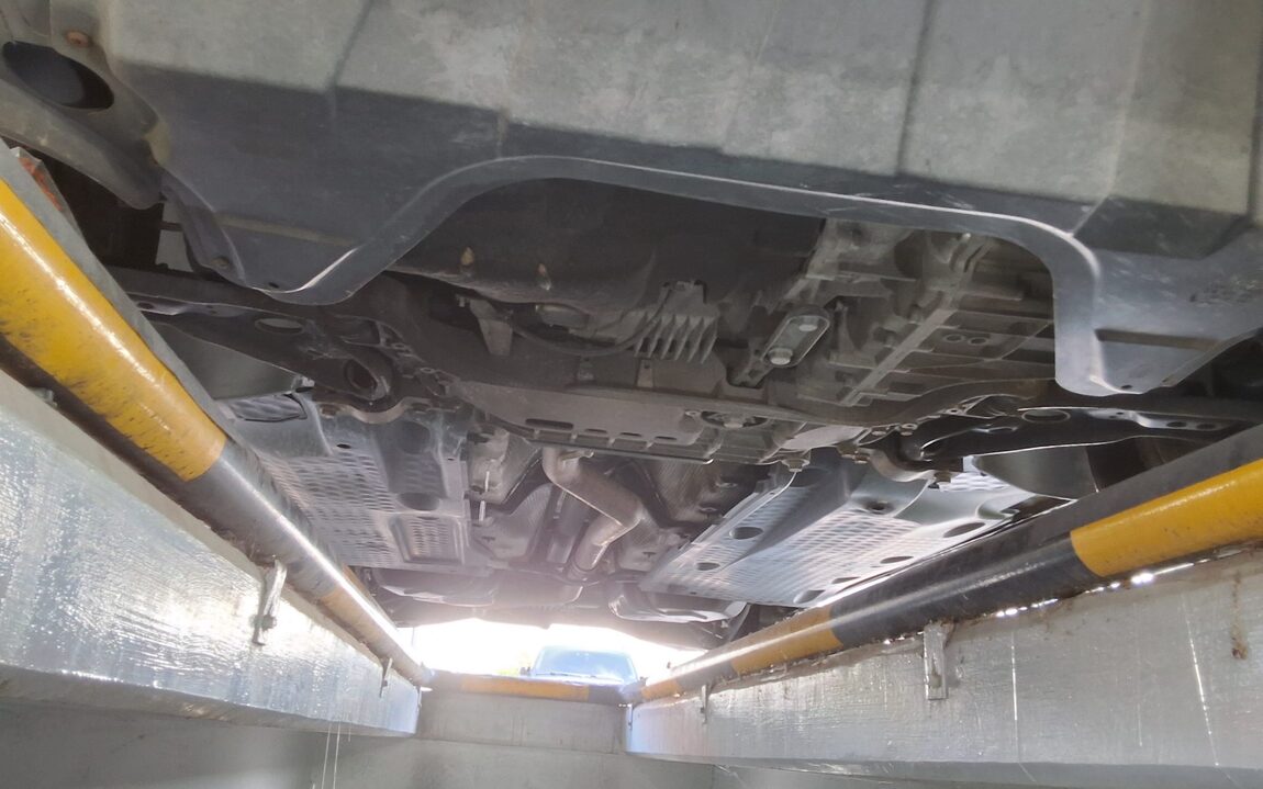 VOLKSWAGEN TIGUAN 2.0 TDI 4MOTION 2011 - zdjęcie 23