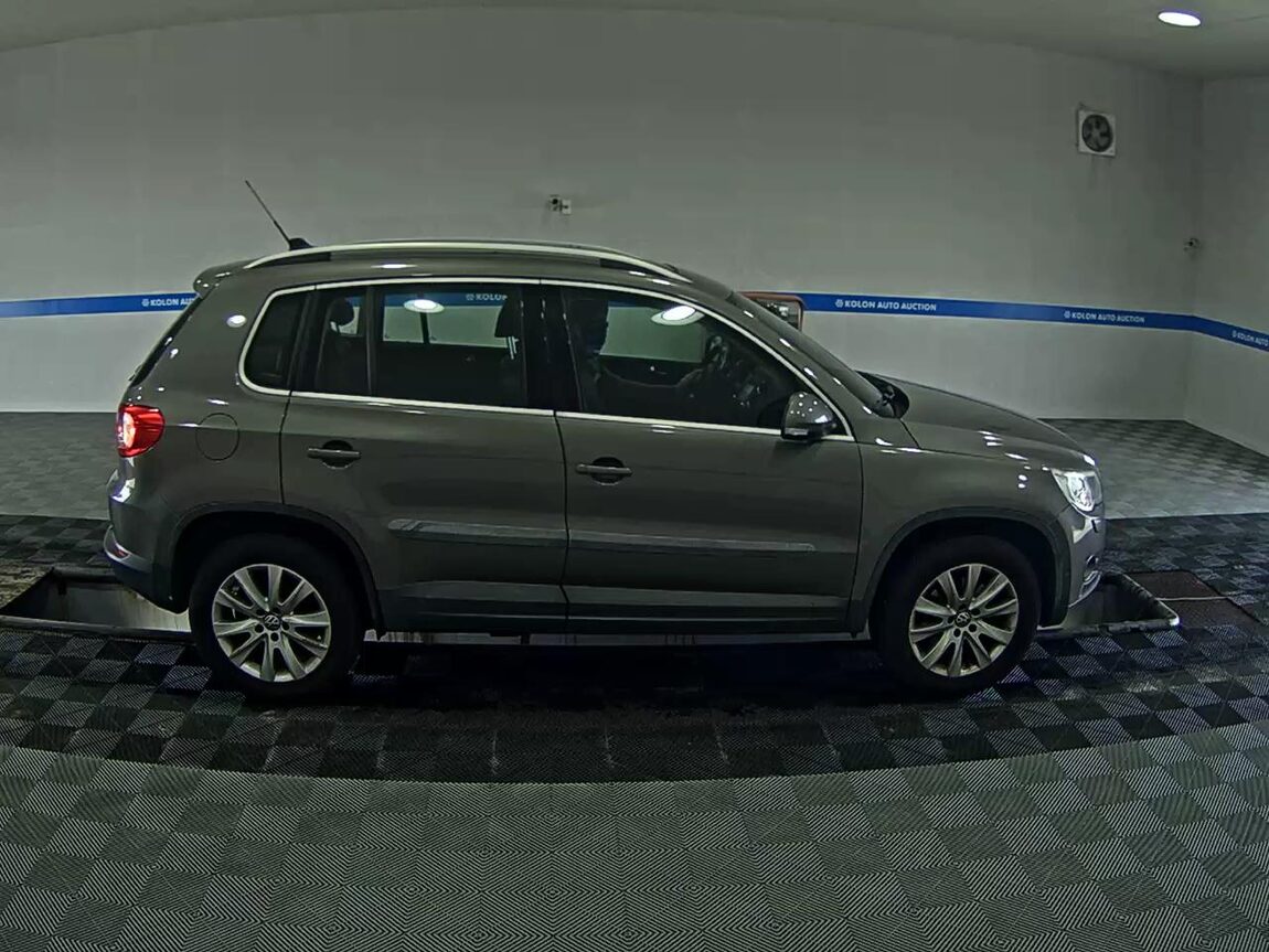 VOLKSWAGEN TIGUAN 2.0 TDI 4MOTION 2011 - zdjęcie 4