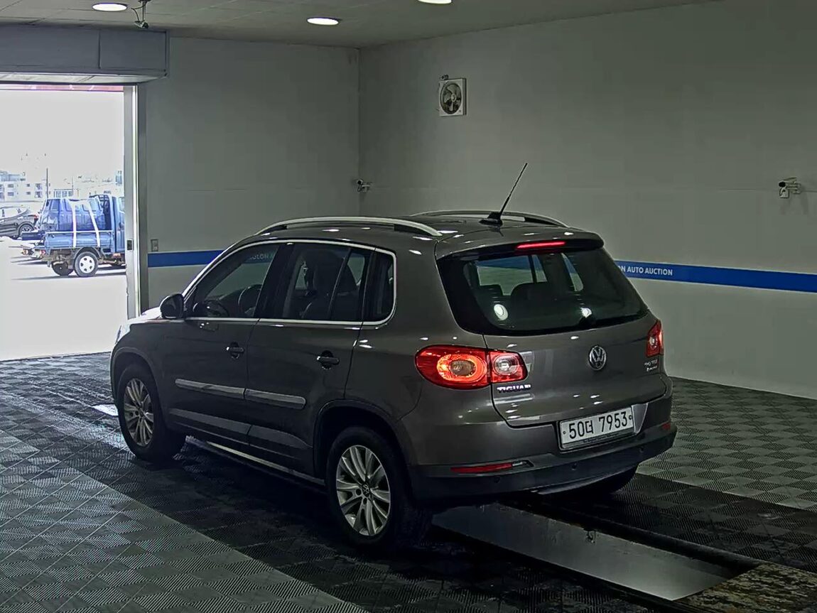 VOLKSWAGEN TIGUAN 2.0 TDI 4MOTION 2011 - zdjęcie 6