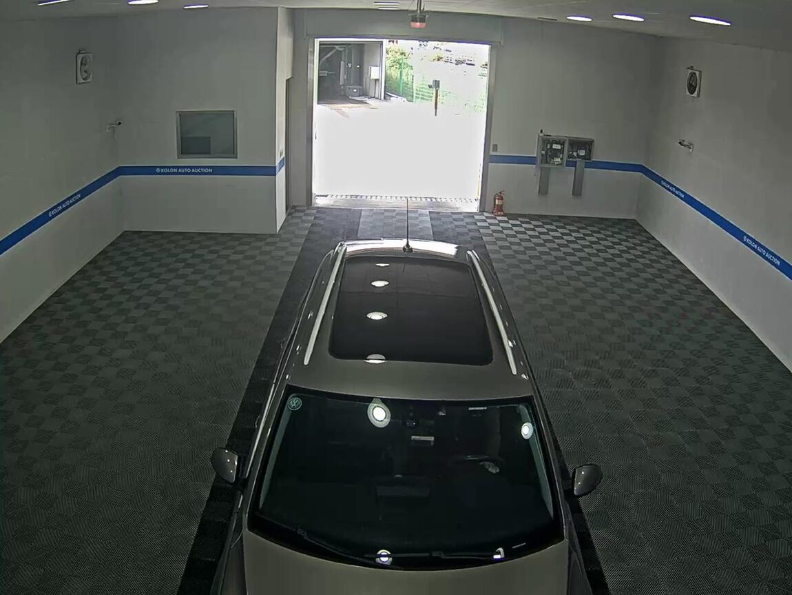 VOLKSWAGEN TIGUAN 2.0 TDI 4MOTION 2011 - zdjęcie 7