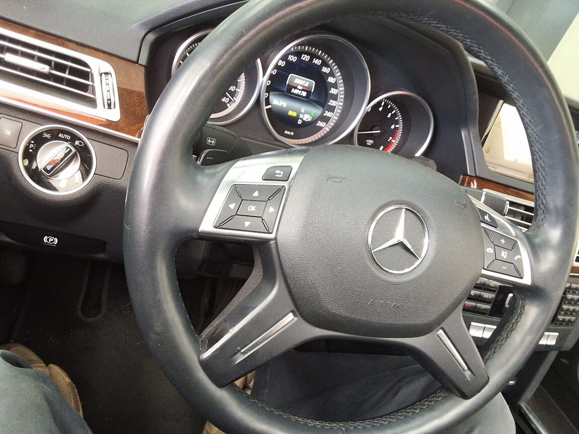 MERCEDES-BENZ E-CLASS (4TH GEN) E200 ELEGANCE 2014 - zdjęcie 24