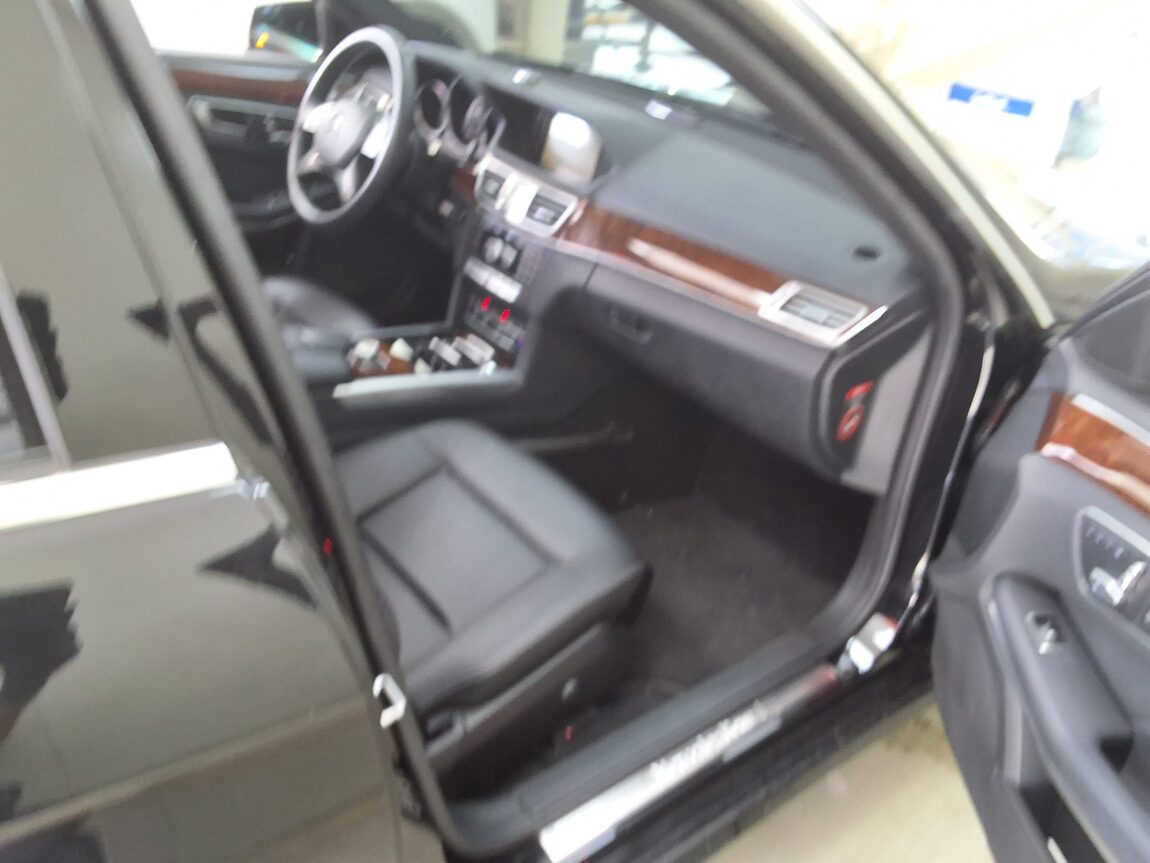 MERCEDES-BENZ E-CLASS (4TH GEN) E200 ELEGANCE 2014 - zdjęcie 16