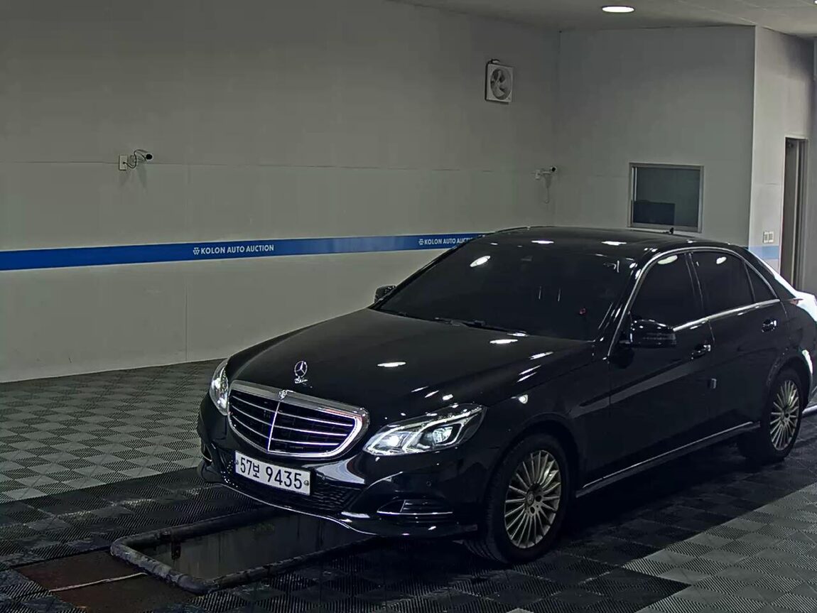 MERCEDES-BENZ E-CLASS (4TH GEN) E200 ELEGANCE 2014 - zdjęcie 2