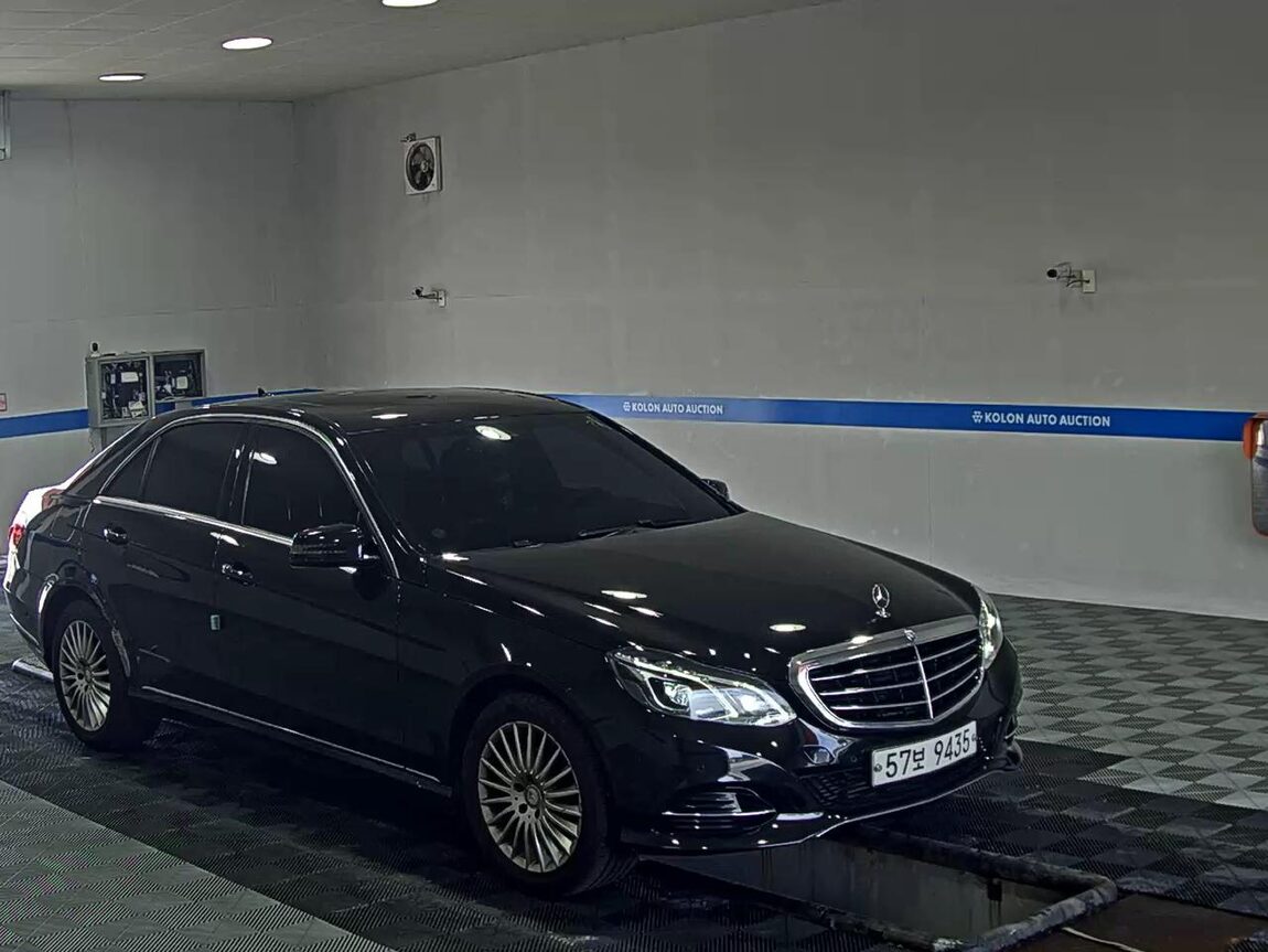 MERCEDES-BENZ E-CLASS (4TH GEN) E200 ELEGANCE 2014 - zdjęcie 3