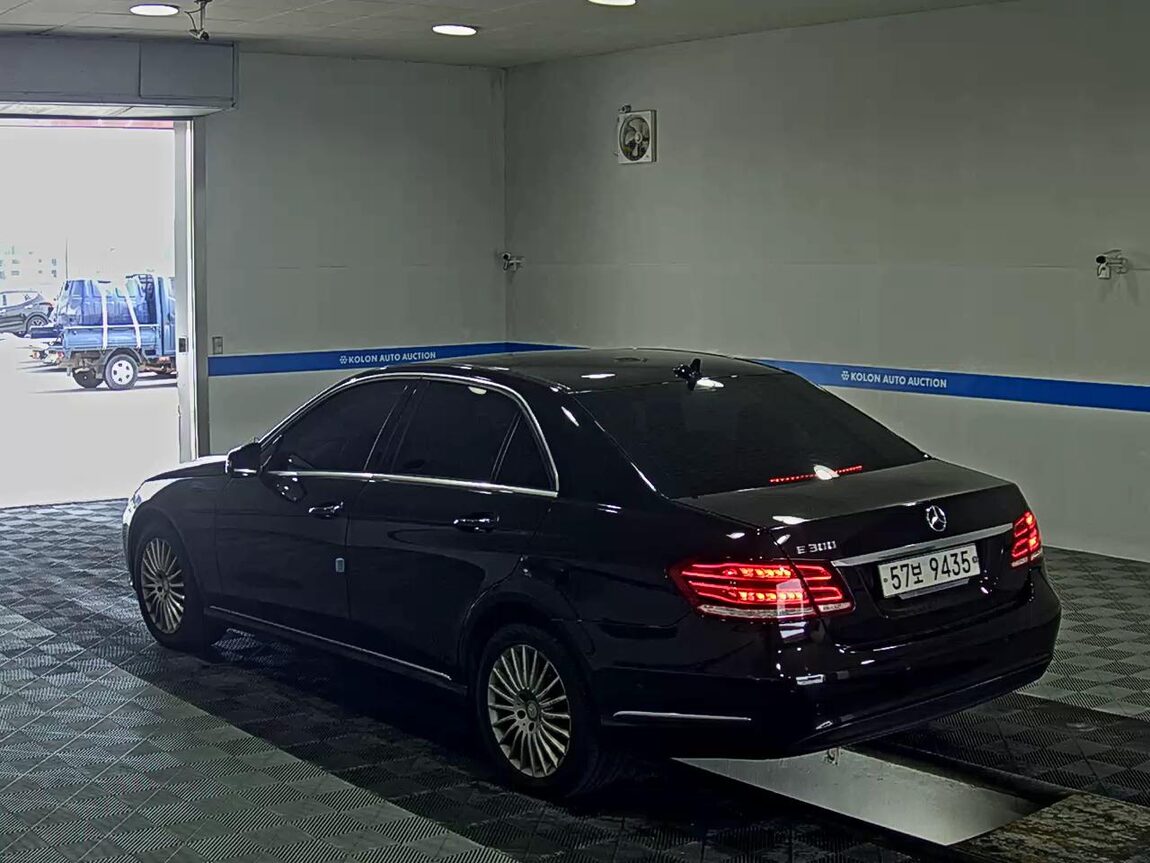 MERCEDES-BENZ E-CLASS (4TH GEN) E200 ELEGANCE 2014 - zdjęcie 6