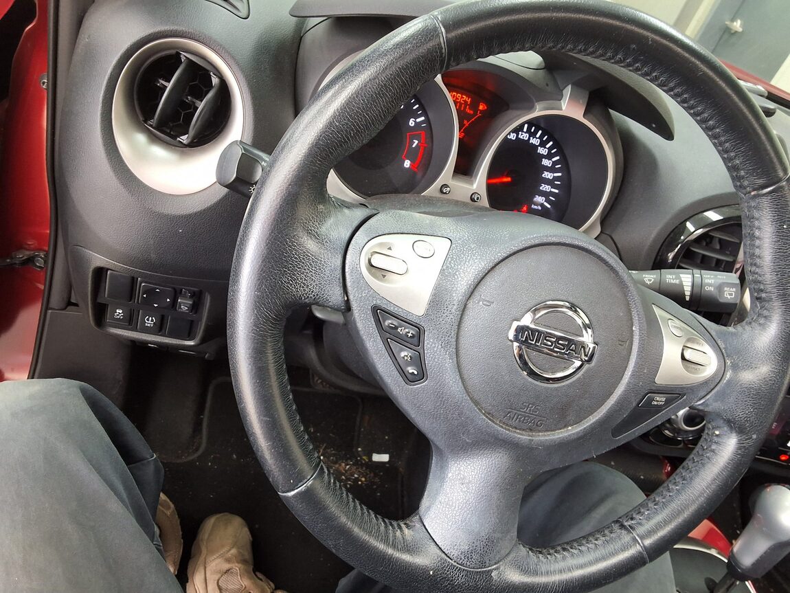 NISSAN JUKE 1.6 S 2016 - zdjęcie 23