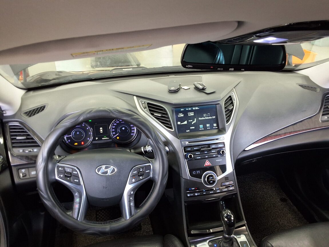 HYUNDAI GRANDEUR HG HG 300 PREMIUM 2015 - zdjęcie 11