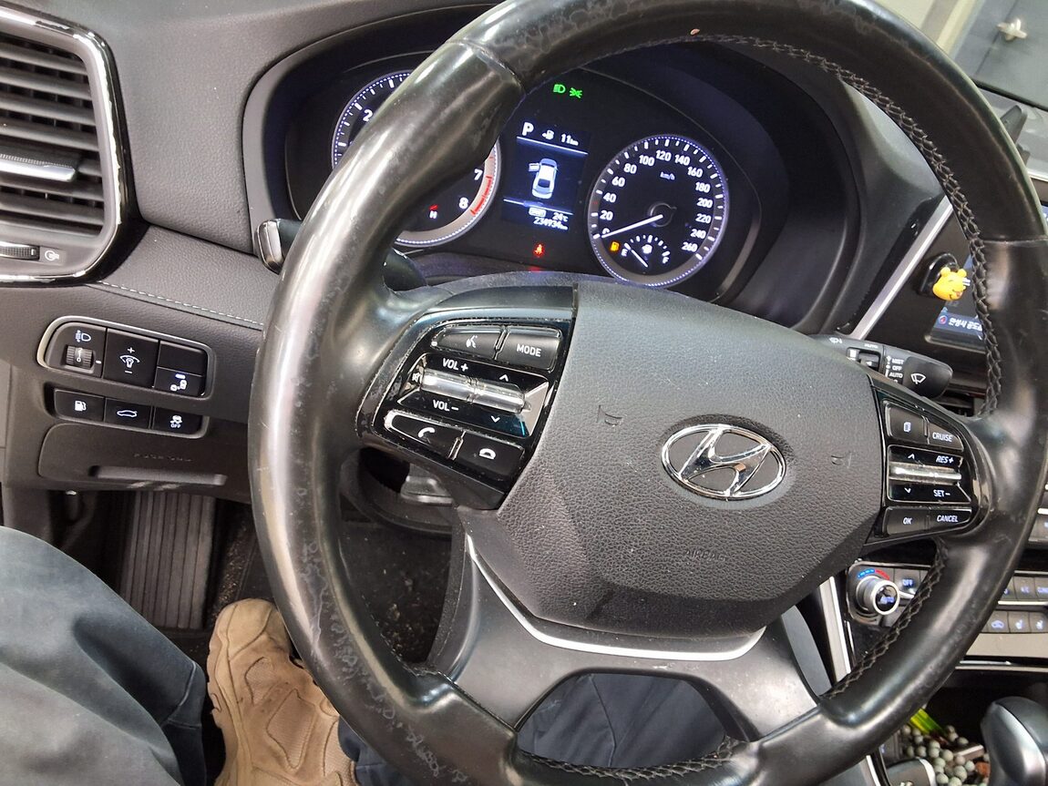 HYUNDAI GRANDEUR IG 2.4 GDi PREMIUM 2018 - zdjęcie 23