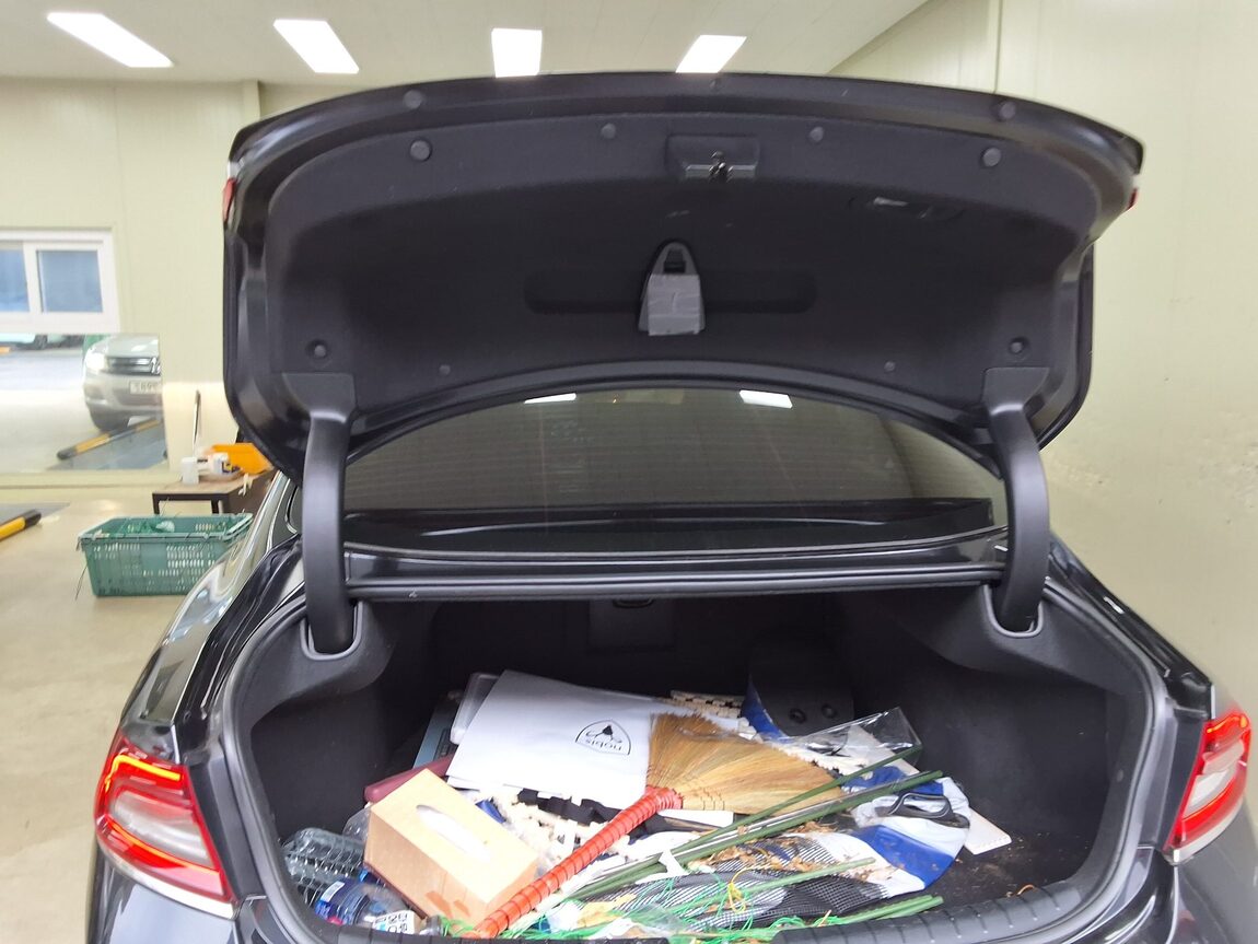 HYUNDAI GRANDEUR IG 2.4 GDi PREMIUM 2018 - zdjęcie 16